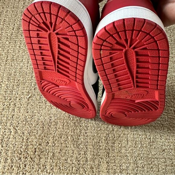 Air Jordan 1 low red and black 6.5 - Picture 5 of 10
